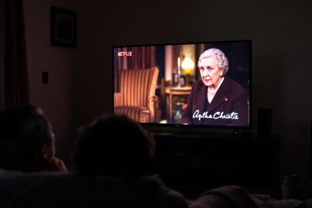 Agatha Christie's Zeven Wijzerplaten op Netflix : wat een teleurstelling !